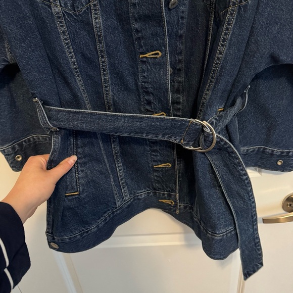 NWOT Levi's Belted Denim Jacket - Picture 5 of 6